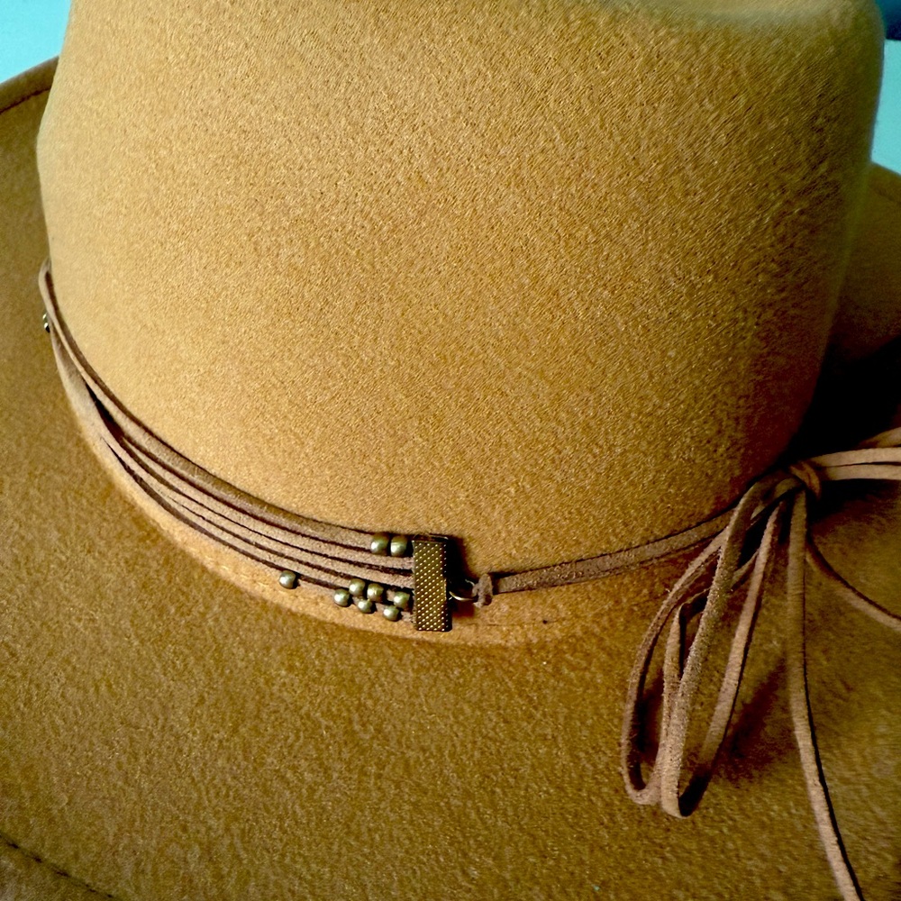 NWOT Camel Colored Fedora With Leather Band And Gold Toned Beads - Picture 3 of 7